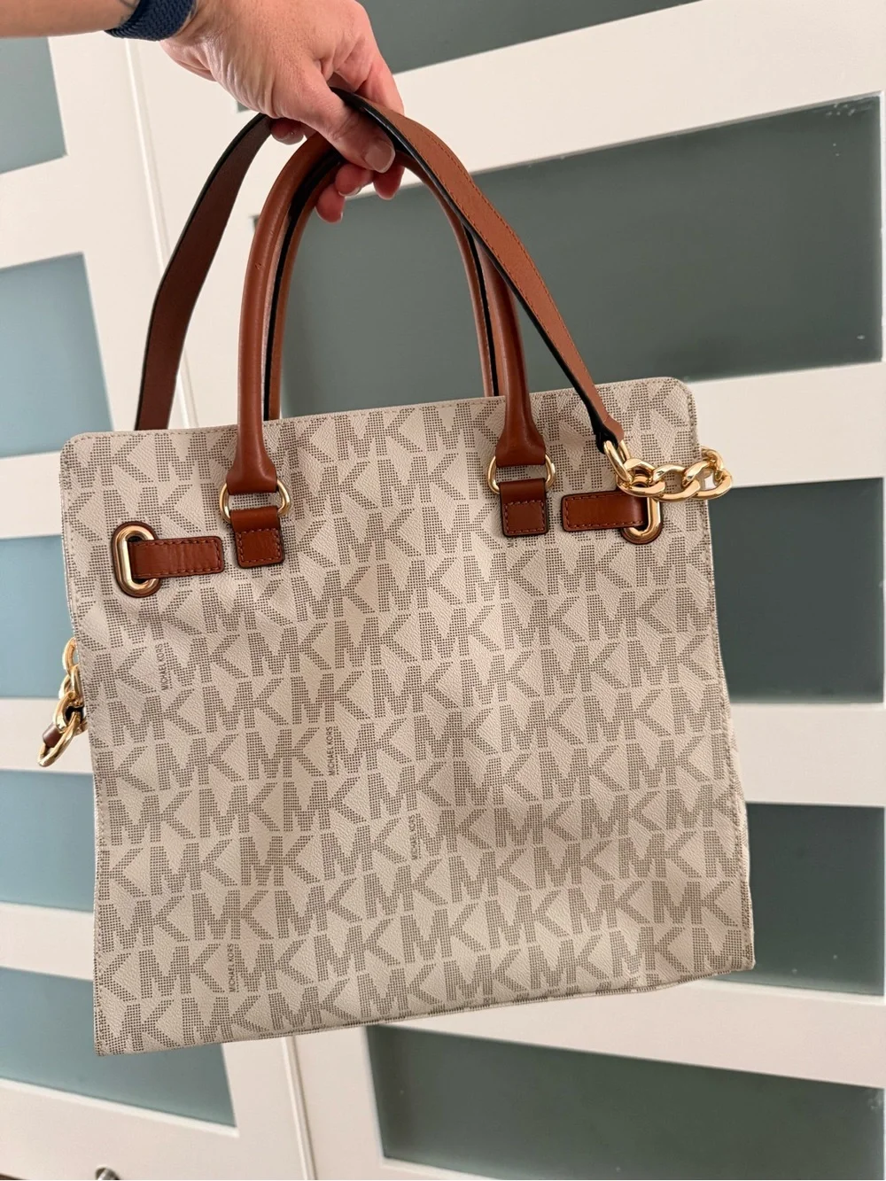 Michael Kors signature mk
